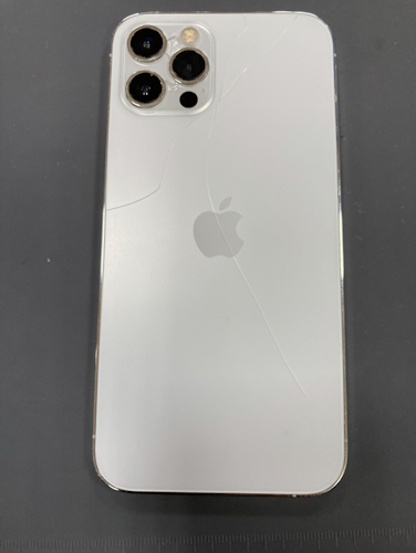 豊川市でiPhone12 Pro修理】背面ガラス割れも修理可能！iPhoneの背面
